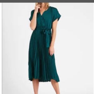 Banana Republic pleated emerald green dress- size small
